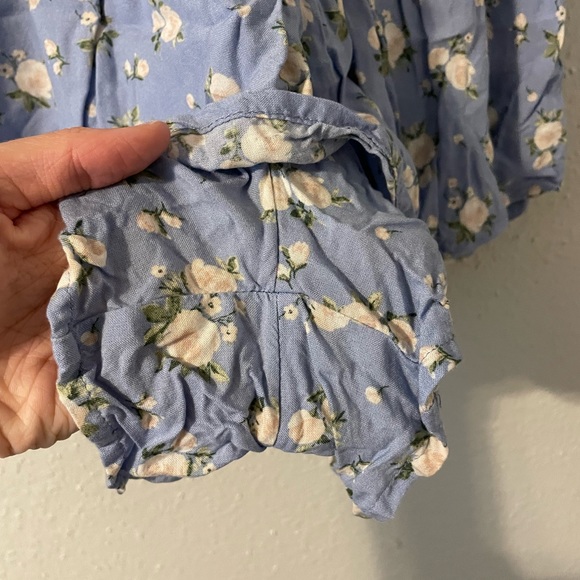 Hollister Blue and White Floral Ruffle Flowy Skort Shorts - Picture 2 of 6